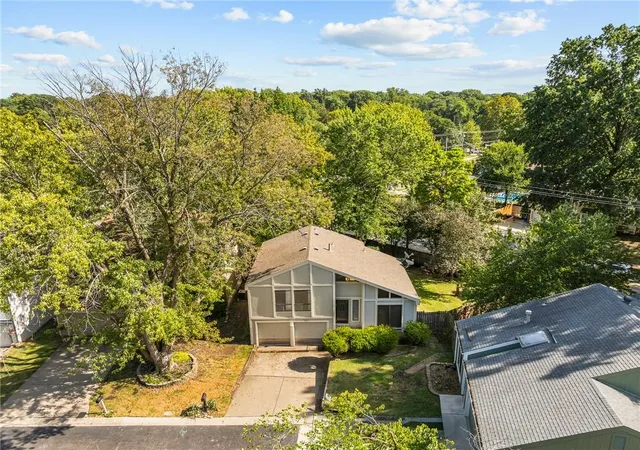 Photo 3 of Single family home for sale at 11921 W 66th Terrace, Shawnee, KS 66216 | MLS# 2642731 | Listing updated on 2026-09-18