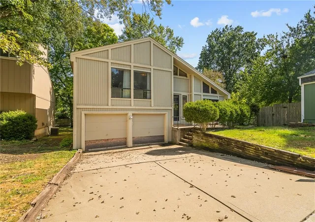 Photo 3 of Single family home for sale at 11921 W 66th Terrace, Shawnee, KS 66216 | MLS# 2642731 | Listing updated on 2026-09-18