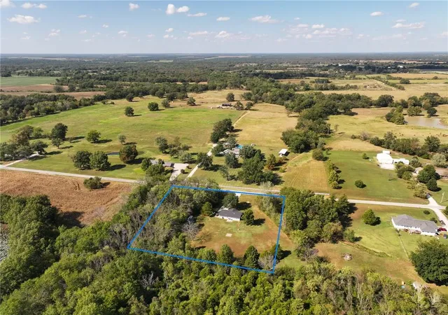 Photo 1 of Sale Pending at 15562 E Kaw Rapids Rd, Nevada, MO 64772 | MLS# 2642732 | Listing updated on 2026-09-21