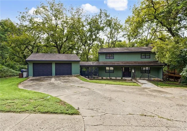 Single family home for sale at 2729 Stratford Rd, Lawrence, KS 66049 | MLS# 2642741
