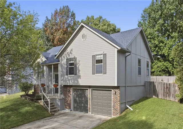 Photo 1 of Sale Pending at 608 Se Pendleton Dr, Lees Summit, MO 64063 | MLS# 2642743 | Listing updated on 2026-09-29