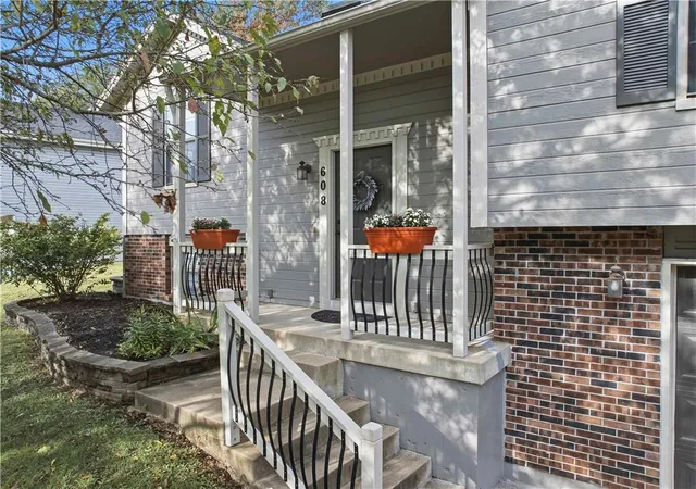 Photo 2 of Sale Pending at 608 Se Pendleton Dr, Lees Summit, MO 64063 | MLS# 2642743 | Listing updated on 2026-09-29