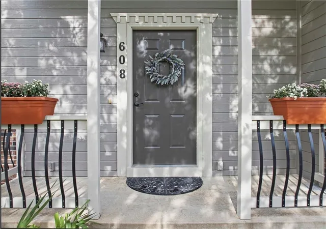 Photo 3 of Sale Pending at 608 Se Pendleton Dr, Lees Summit, MO 64063 | MLS# 2642743 | Listing updated on 2026-09-29
