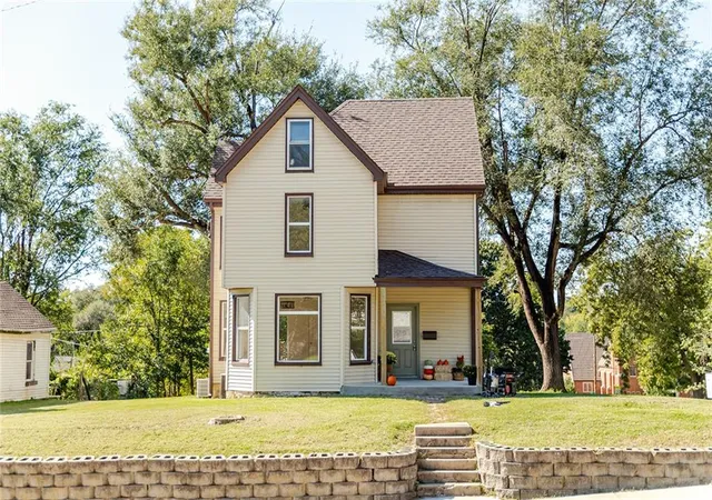 Photo 1 of Sale Pending at 525 N 7th Street, Atchison, KS 66002 | MLS# 2642744 | Listing updated on 2026-10-09