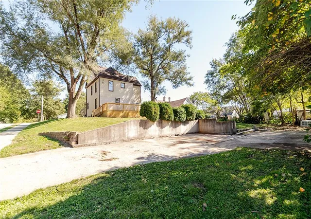 Photo 4 of Sale Pending at 525 N 7th Street, Atchison, KS 66002 | MLS# 2642744 | Listing updated on 2026-10-09