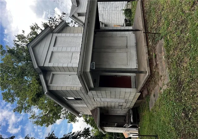Photo 2 of Single family home for sale at 212 S 15th Street, Saint Joseph, MO 64501 | MLS# 2642746 | Listing updated on 2026-09-23