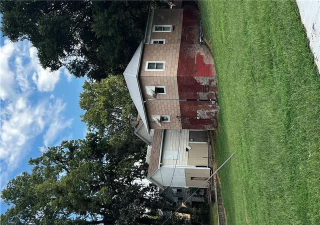 Photo 4 of Single family home for sale at 212 S 15th Street, Saint Joseph, MO 64501 | MLS# 2642746 | Listing updated on 2026-09-23