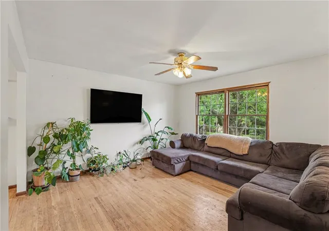 Photo 3 of Sale Pending at 16408 E 40th Street, Independence, MO 64055 | MLS# 2642748 | Listing updated on 2026-09-27