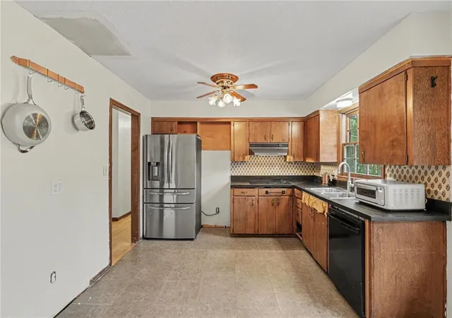 Photo 4 of Sale Pending at 16408 E 40th Street, Independence, MO 64055 | MLS# 2642748 | Listing updated on 2026-09-27