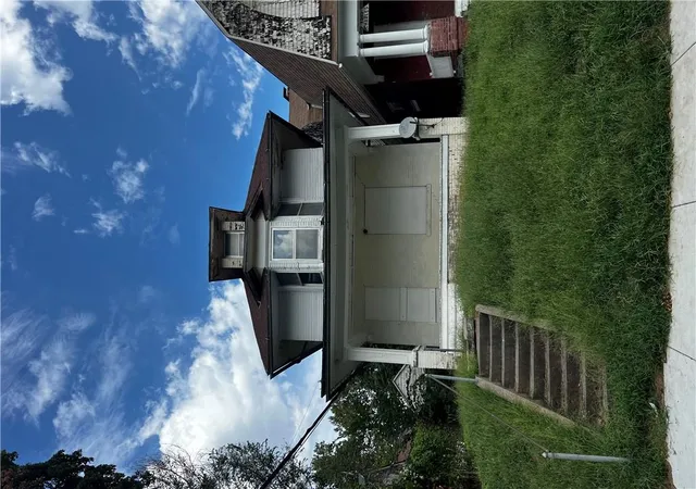 Photo 2 of Single family home for sale at 1513 Charles St, Saint Joseph, MO 64501 | MLS# 2642749 | Listing updated on 2026-09-23