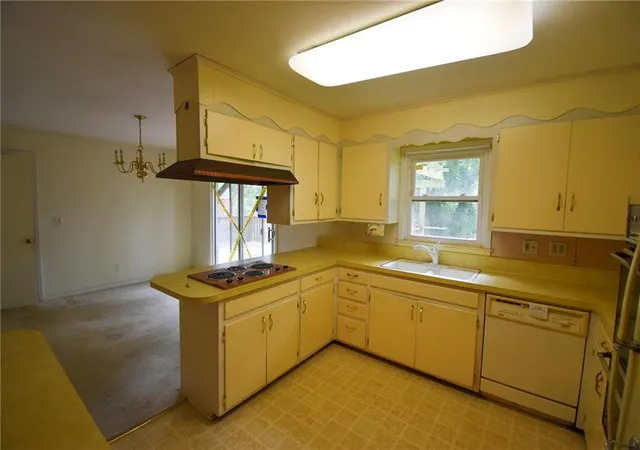 Photo 4 of Single family home for sale at 7301 W 89th Street, Overland Park, KS 66212 | MLS# 2642750 | Listing updated on 2026-09-24