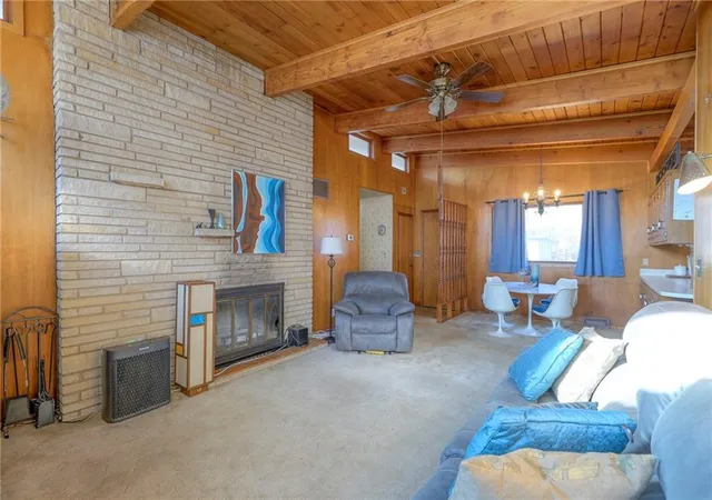 Photo 3 of Sale Pending at 9 Crestview Dr, Paola, KS 66071 | MLS# 2642753 | Listing updated on 2026-10-02