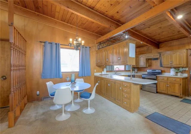 Photo 4 of Sale Pending at 9 Crestview Dr, Paola, KS 66071 | MLS# 2642753 | Listing updated on 2026-10-02