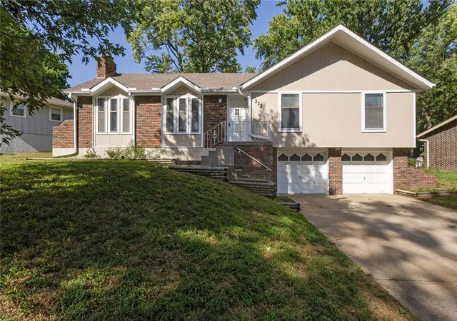 Photo 1 of Single family home for sale at 323 Gladstone Dr, Blue Springs, MO 64014 | MLS# 2642757 | Listing updated on 2026-09-19