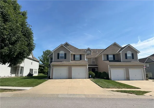 Photo 2 of Townhouse for sale at 4524 83 Road Ter, Kansas City, MO 64119 | MLS# 2642760 | Listing updated on 2026-09-19