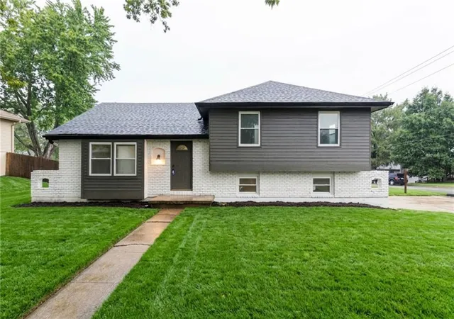 Photo 1 of Sale Pending at 1900 Karlton Way, Excelsior Springs, MO 64024 | MLS# 2642766 | Listing updated on 2026-09-23
