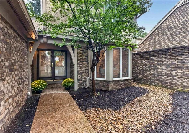 Photo 2 of Townhouse for sale at 6327 Kennett Pl, Mission, KS 66202 | MLS# 2642771 | Listing updated on 2026-10-17