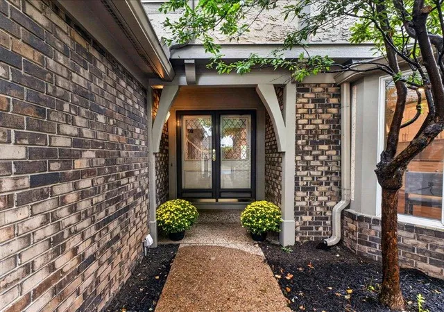 Photo 3 of Townhouse for sale at 6327 Kennett Pl, Mission, KS 66202 | MLS# 2642771 | Listing updated on 2026-10-17