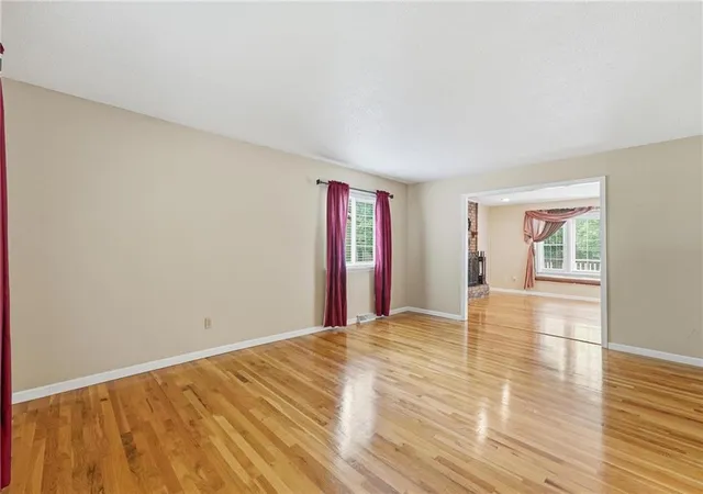 Photo 2 of Single family home for sale at 5528 Nw Verlin Dr, Kansas City, MO 64152 | MLS# 2642785 | Listing updated on 2026-09-18