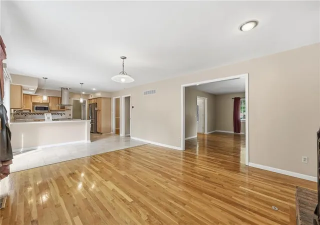 Photo 3 of Single family home for sale at 5528 Nw Verlin Dr, Kansas City, MO 64152 | MLS# 2642785 | Listing updated on 2026-10-07