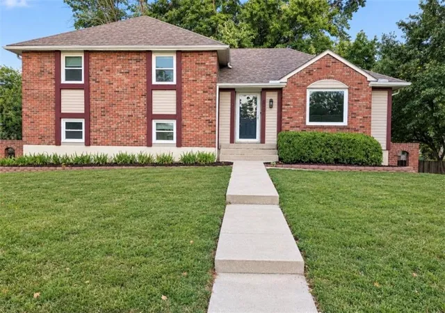 Photo 1 of Single family home for sale at 207 Se Claremont St, Lees Summit, MO 64063 | MLS# 2642786 | Listing updated on 2026-09-25