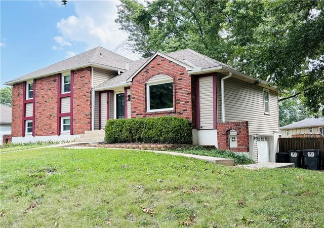 Photo 2 of Single family home for sale at 207 Se Claremont St, Lees Summit, MO 64063 | MLS# 2642786 | Listing updated on 2026-09-25