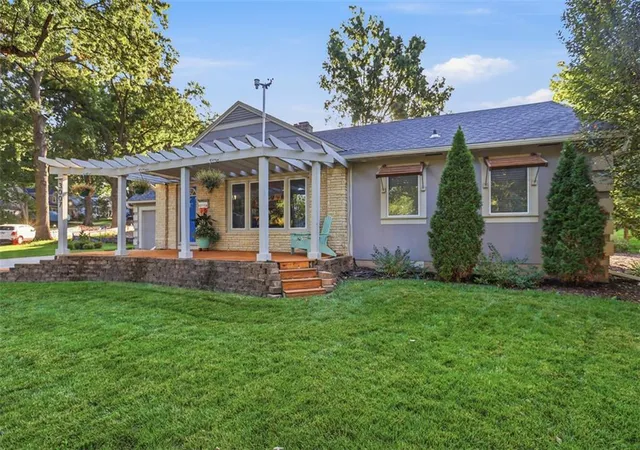 Photo 2 of Sale Pending at 3007 W 73rd Terrace, Prairie Village, KS 66208 | MLS# 2642787 | Listing updated on 2026-10-16