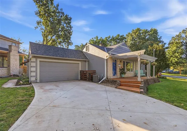 Photo 3 of Sale Pending at 3007 W 73rd Terrace, Prairie Village, KS 66208 | MLS# 2642787 | Listing updated on 2026-10-16