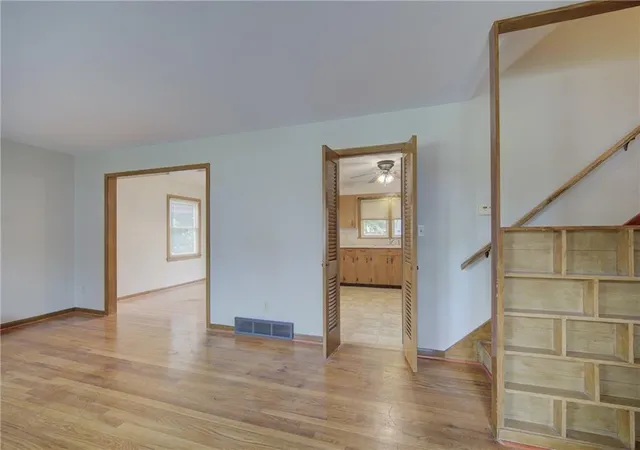 Photo 3 of Single family home for sale at 1532 NE 51st Terrace, Kansas City, MO 64118 | MLS# 2642794 | Listing updated on 2026-10-03