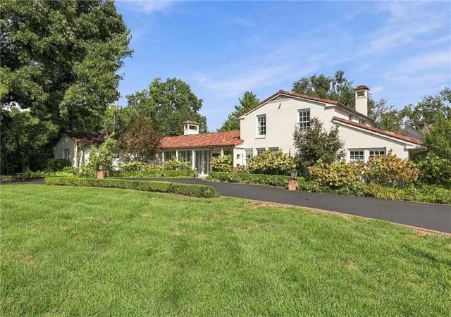 Photo 4 of Single family home for sale at 2700 W 63rd Street, Mission Hills, KS 66208 | MLS# 2642798 | Listing updated on 2026-10-15