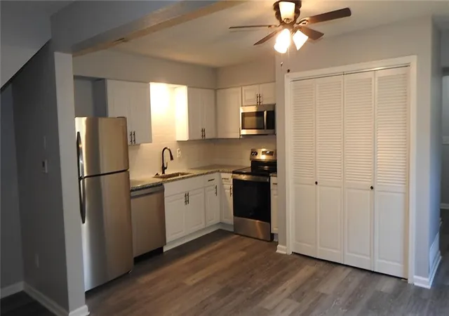 Listing Photo 4 - Condo for sale in building located at 217 Cedar Ct, Blue Springs, MO 64014