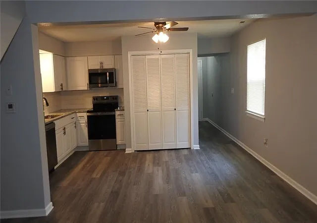 Listing Photo 5 - Condo for sale in building located at 217 Cedar Ct, Blue Springs, MO 64014