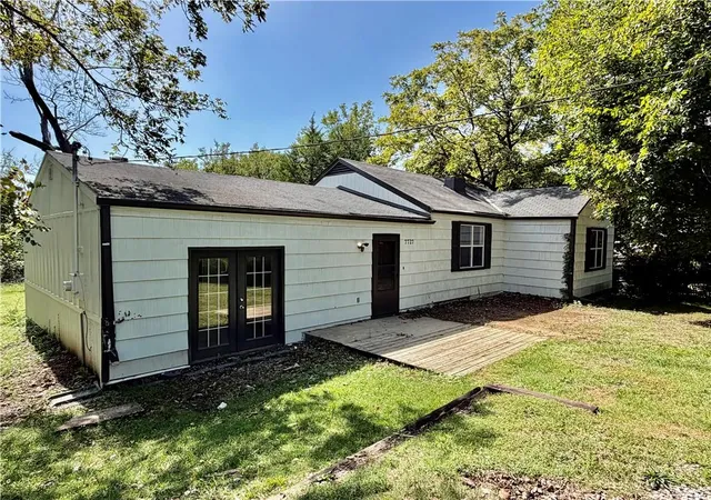 Single family home for sale at 7727 55th Street, Kansas City, MO 64129 | MLS# 2642804