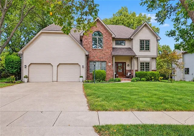 Single family home for sale at 4708 Muirfield Dr, Lawrence, KS 66047 | MLS# 2642808