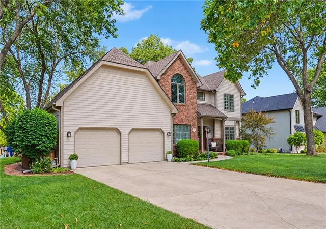 Photo 2 of Single family home for sale at 4708 Muirfield Dr, Lawrence, KS 66047 | MLS# 2642808 | Listing updated on 2026-09-30
