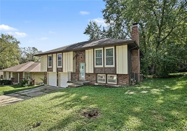 Photo 3 of Single family home for sale at 17009 E 3rd Terrace S, Independence, MO 64056 | MLS# 2642809 | Listing updated on 2026-10-05