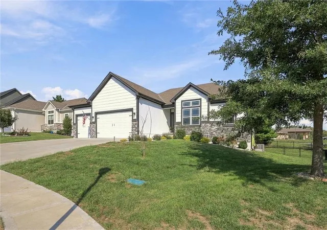 Photo 3 of Single family home for sale at 2209 Greenfield Ct, Kearney, MO 64060 | MLS# 2642812 | Listing updated on 2026-09-26