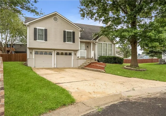 Photo 1 of Single family home for sale at 1900 Arapaho Ct, Greenwood, MO 64034 | MLS# 2642814 | Listing updated on 2026-09-29