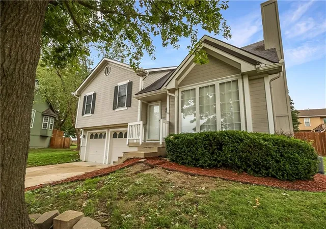 Photo 2 of Single family home for sale at 1900 Arapaho Ct, Greenwood, MO 64034 | MLS# 2642814 | Listing updated on 2026-09-29