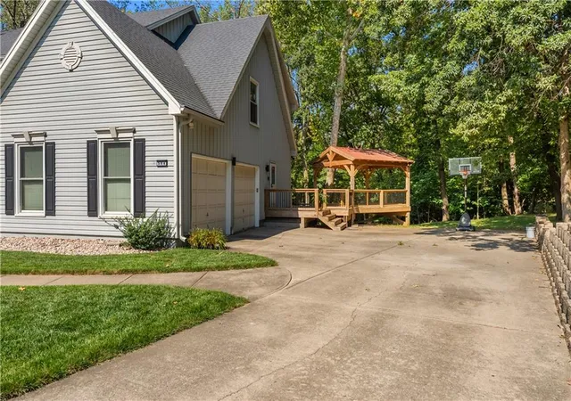 Photo 3 of Single family home for sale at 504 Nw 47th Street, Kansas City, MO 64116 | MLS# 2642822 | Listing updated on 2026-09-20