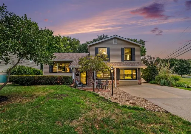 Photo 1 of Single family home for sale at 9029 Grandview Dr, Overland Park, KS 66212 | MLS# 2642824 | Listing updated on 2026-09-26