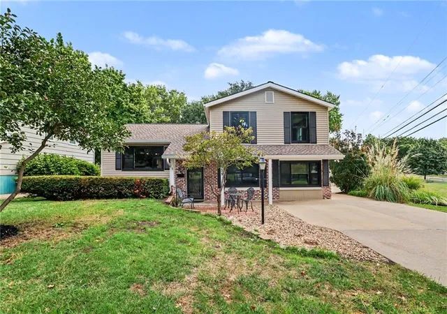 Photo 3 of Single family home for sale at 9029 Grandview Dr, Overland Park, KS 66212 | MLS# 2642824 | Listing updated on 2026-09-26