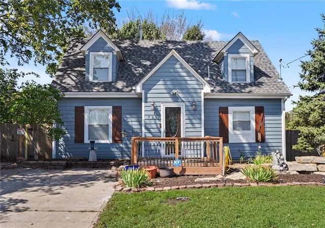 Photo 1 of Single family home for sale at 725 N Willie St, Olathe, KS 66061 | MLS# 2642826 | Listing updated on 2026-10-01