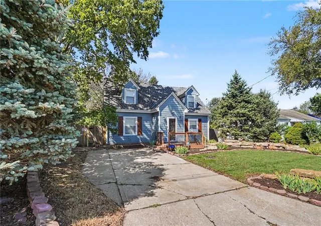 Photo 2 of Single family home for sale at 725 N Willie St, Olathe, KS 66061 | MLS# 2642826 | Listing updated on 2026-10-01