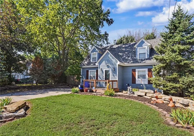 Photo 3 of Single family home for sale at 725 N Willie St, Olathe, KS 66061 | MLS# 2642826 | Listing updated on 2026-10-01
