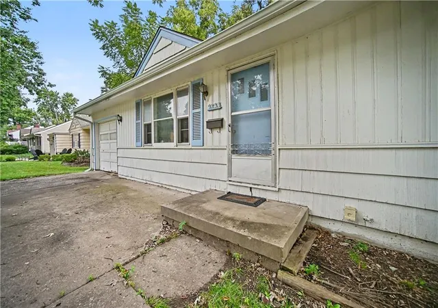 Photo 3 of Single family home for sale at 5733 Dearborn St, Mission, KS 66202 | MLS# 2642827 | Listing updated on 2026-09-22