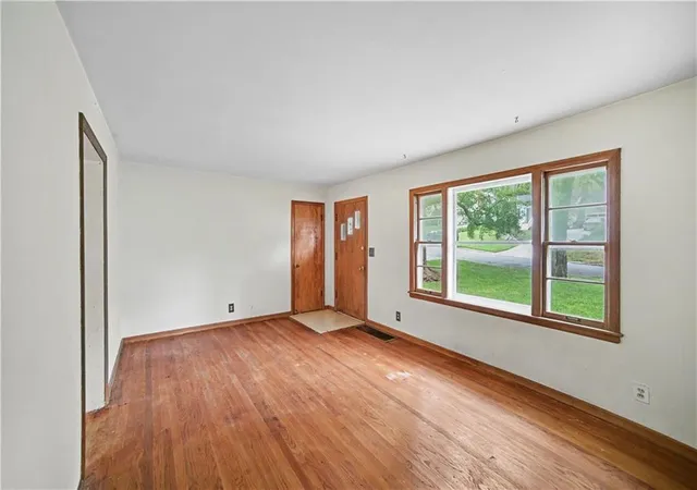 Photo 4 of Single family home for sale at 5733 Dearborn St, Mission, KS 66202 | MLS# 2642827 | Listing updated on 2026-09-22
