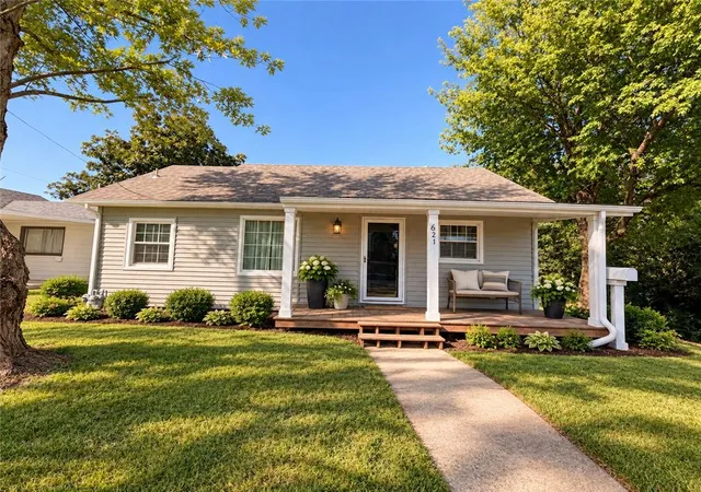 Photo 1 of Single family home for sale at 621 Spring Ave, Bonner Springs, KS 66012 | MLS# 2642836 | Listing updated on 2026-10-09