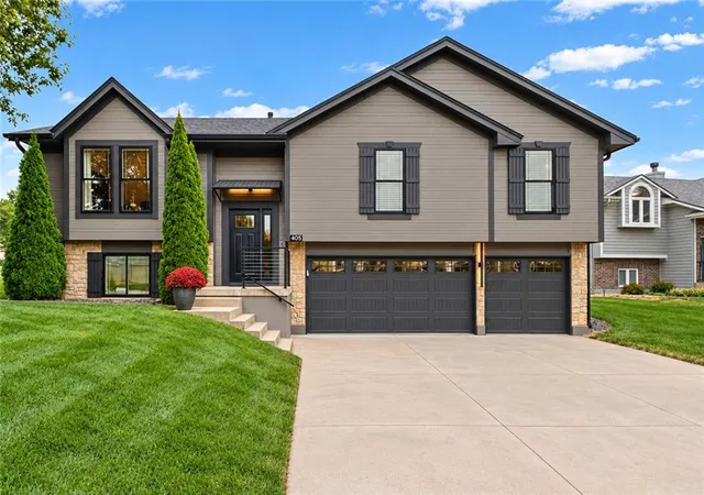 Photo 1 of Single family home for sale at 405 Se Saratoga Dr, Blue Springs, MO 64014 | MLS# 2642839 | Listing updated on 2026-10-03