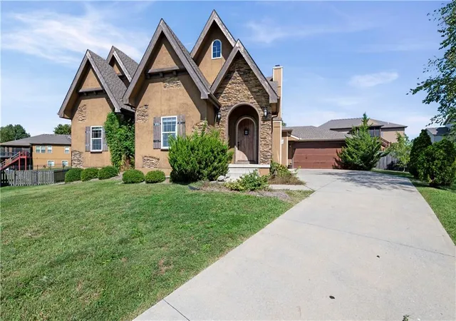 Photo 1 of Sale Pending at 1302 Aberdeen Cir, Raymore, MO 64083 | MLS# 2642840 | Listing updated on 2026-09-27